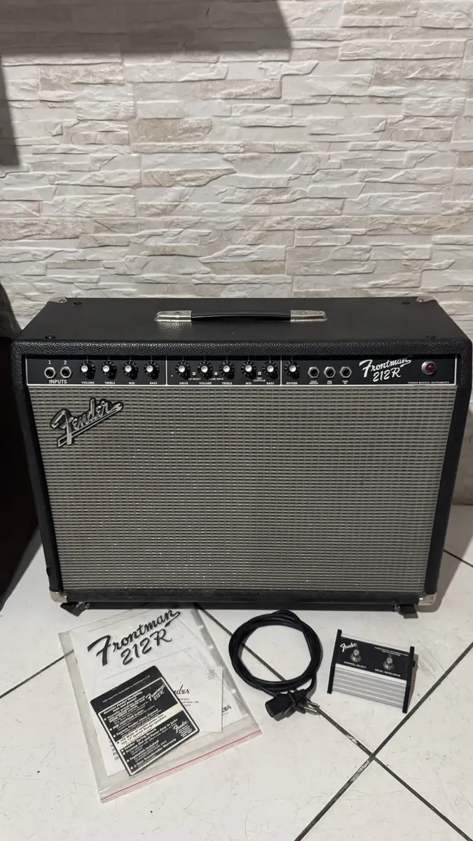 AMPLIFICADOR DE GUITARRA FENDER FRONTMAN